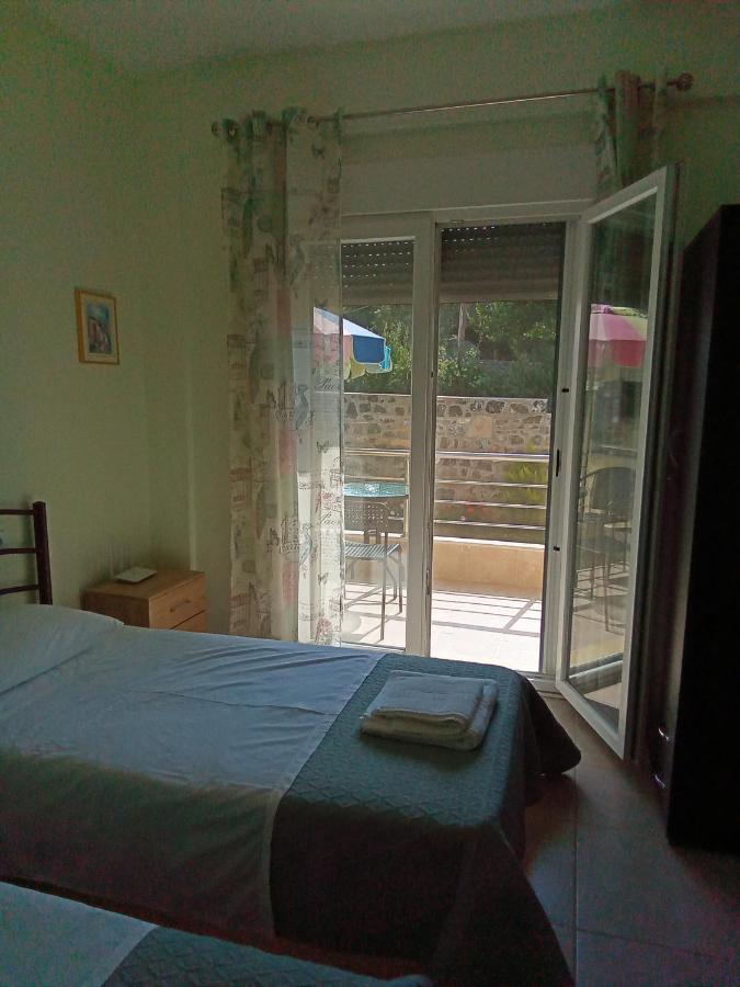 Irina Haus Apartment Gerakini Ngoại thất bức ảnh